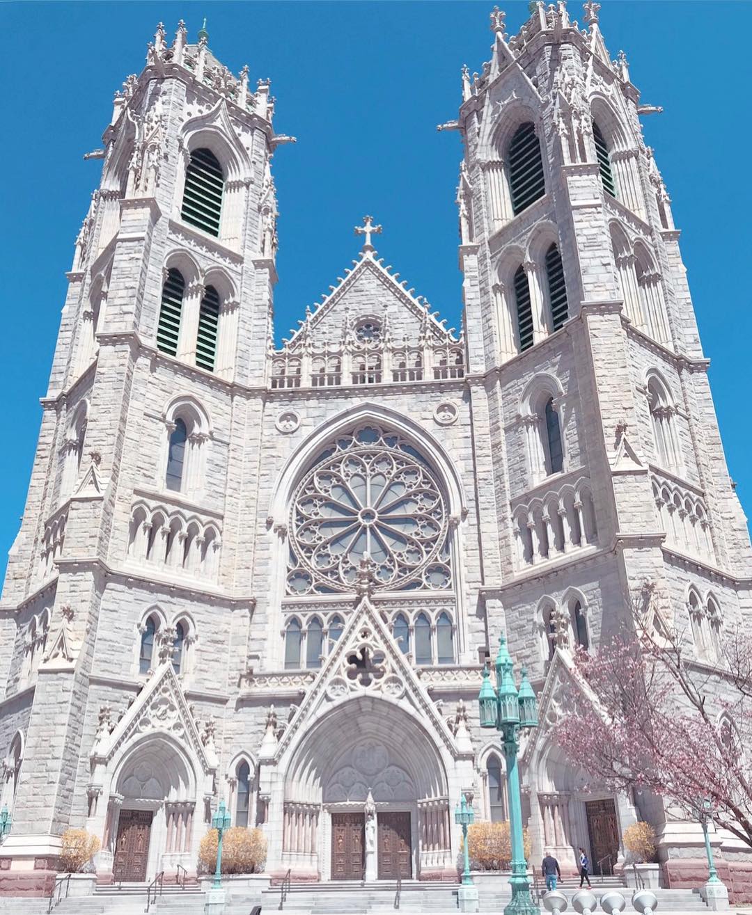 Looking at the white front and spires of Cathedral Basilica of the Sacred Heart. Photo by Instagram user @mmosti