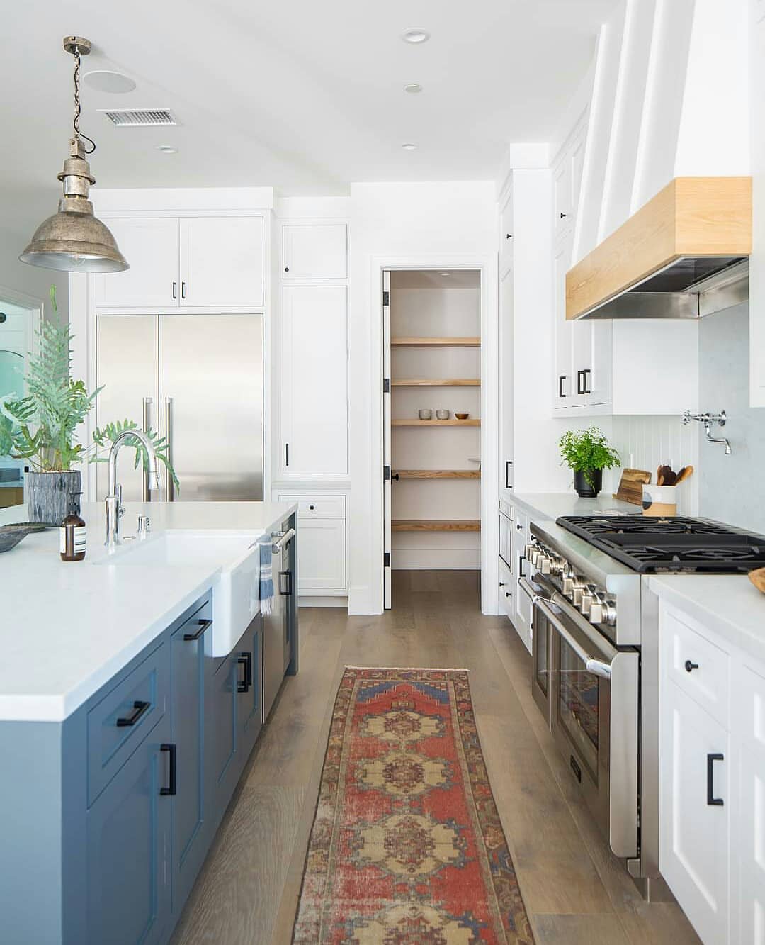 Contemporary kitchen with Thermador appliances. Photo by Instagram user @appliancestudio