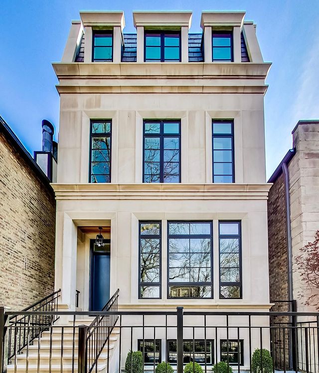 Light cream colored home in Lincoln Park, Chicago. Photo by Instagram user @samjenkinsgroup