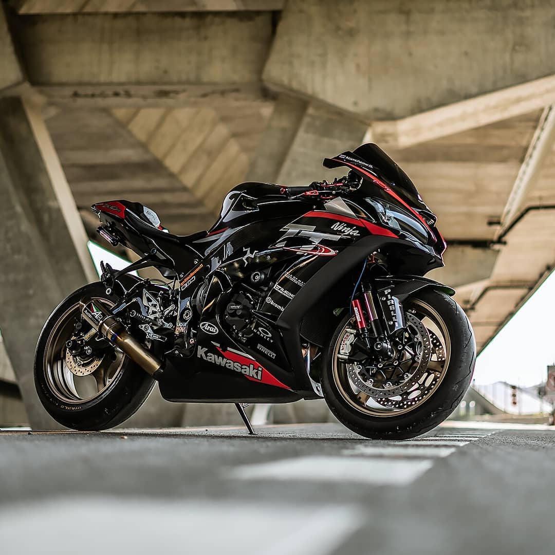 sport bike motorcycle from kawasaki with black and red paint photo by Instagram user @namcheaw