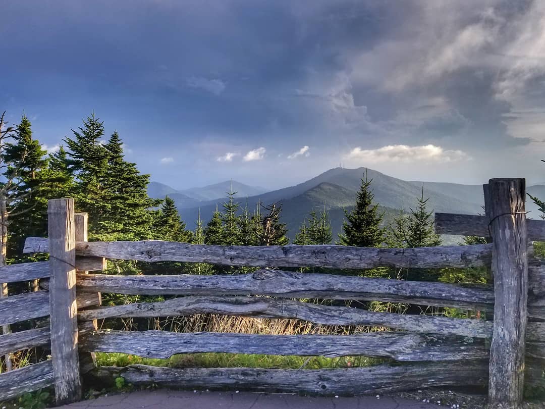 skyline of the Blue Ridge Mountains on a cloudy day. Photo by Instagram user @hikingjean