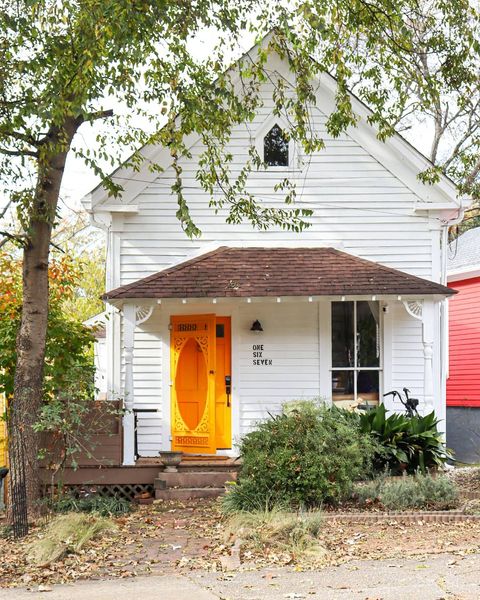 A white shotgun house in the Cabbagetown neighborhood of Atlanta. Photo by Instagram user @preserveatl