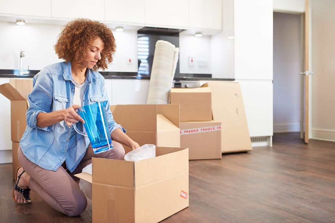 Woman unpacking items from box. Photo by Instagram user @damovingco