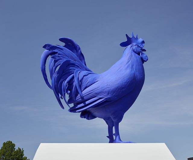 Sculpture of a giant 25-foot-tall blue rooster in the Minneapolis Sculpture Garden. Photo by Instagram user @walkerartcenter.