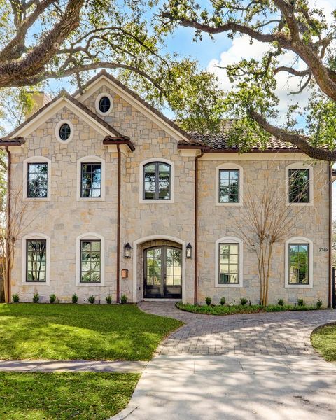 A two-story home located in Houston's River Oaks neighborhood. Photo by Instagram user @jenniferlernerhoustonrealtor