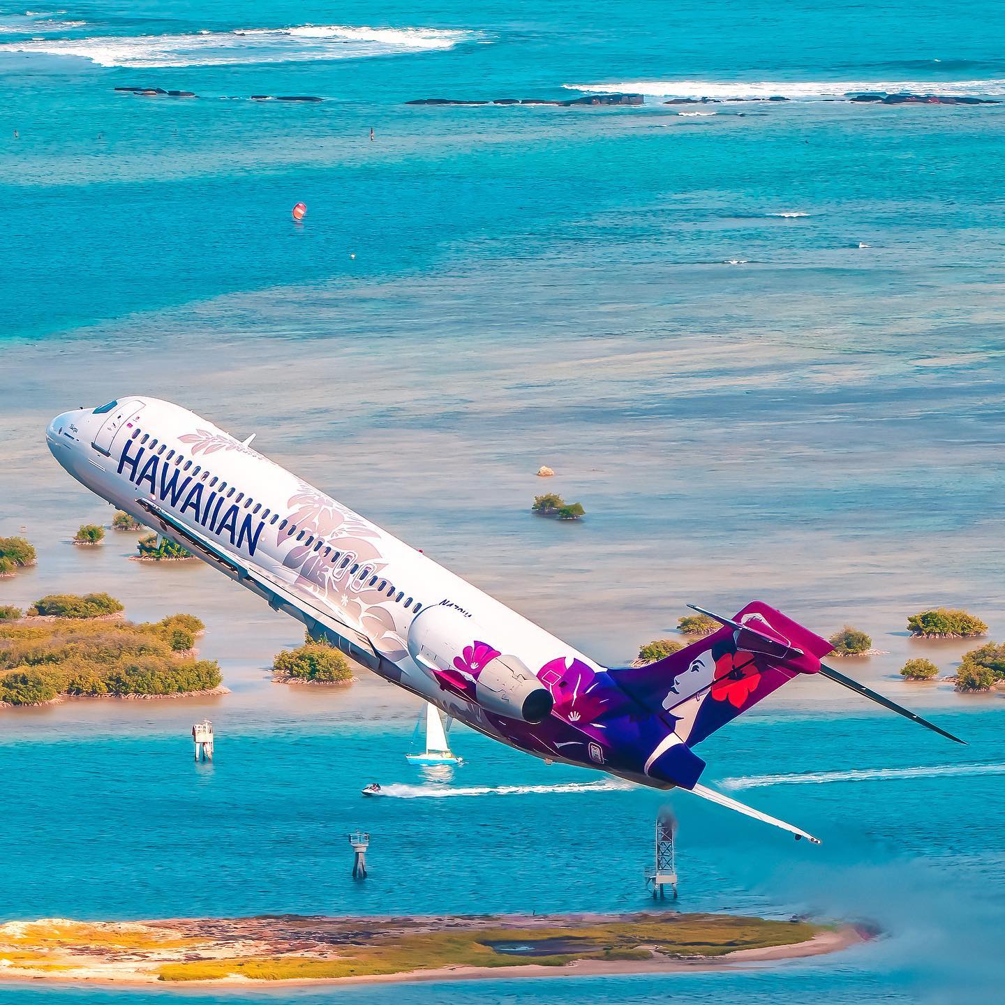 A plane departing from Honolulu to Maui. Photo by Instagram user @diecastryan