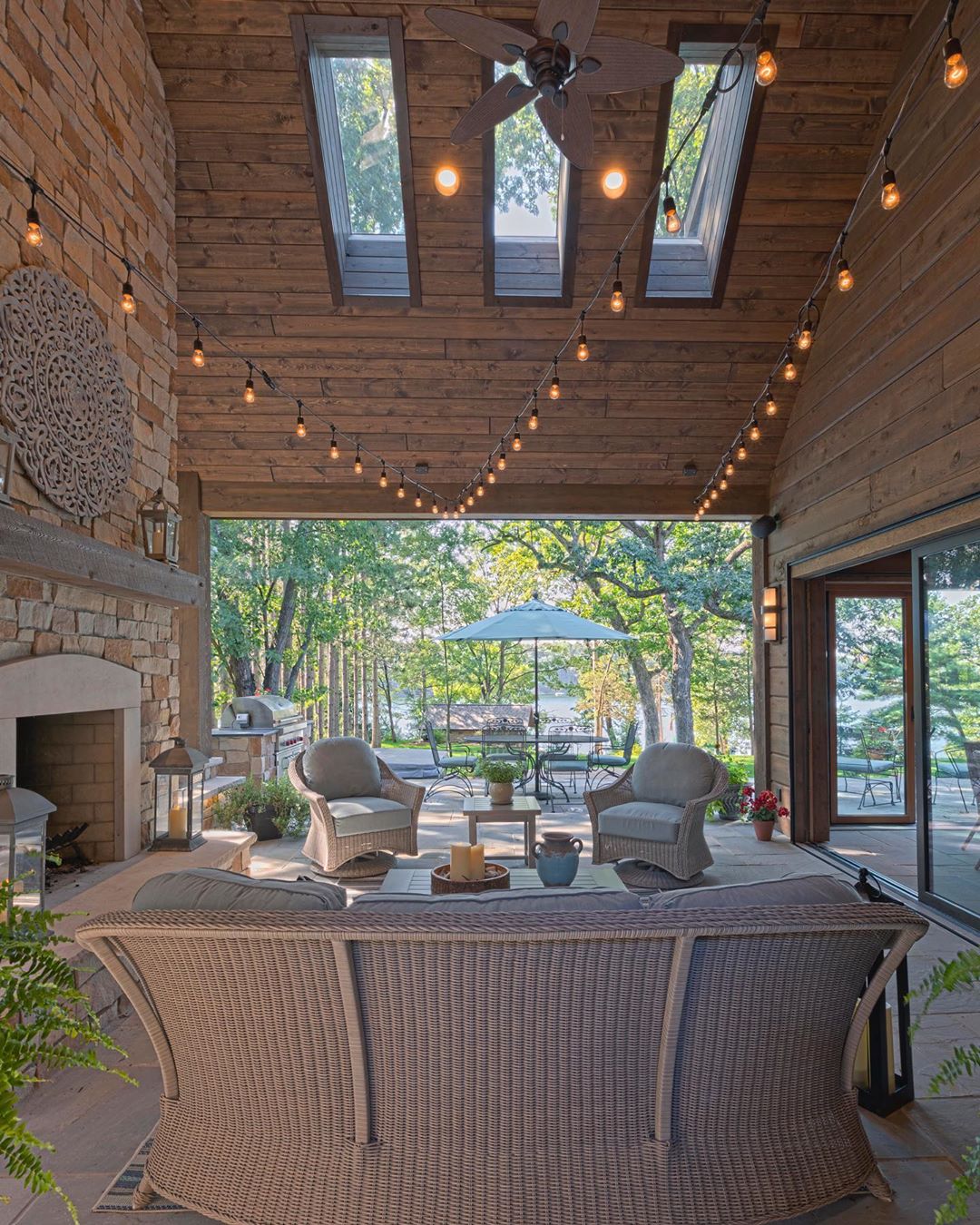 Interior of enclosed patio at a Wisconsin vacation home. Photo by Instagram user @wisconsinloghomes