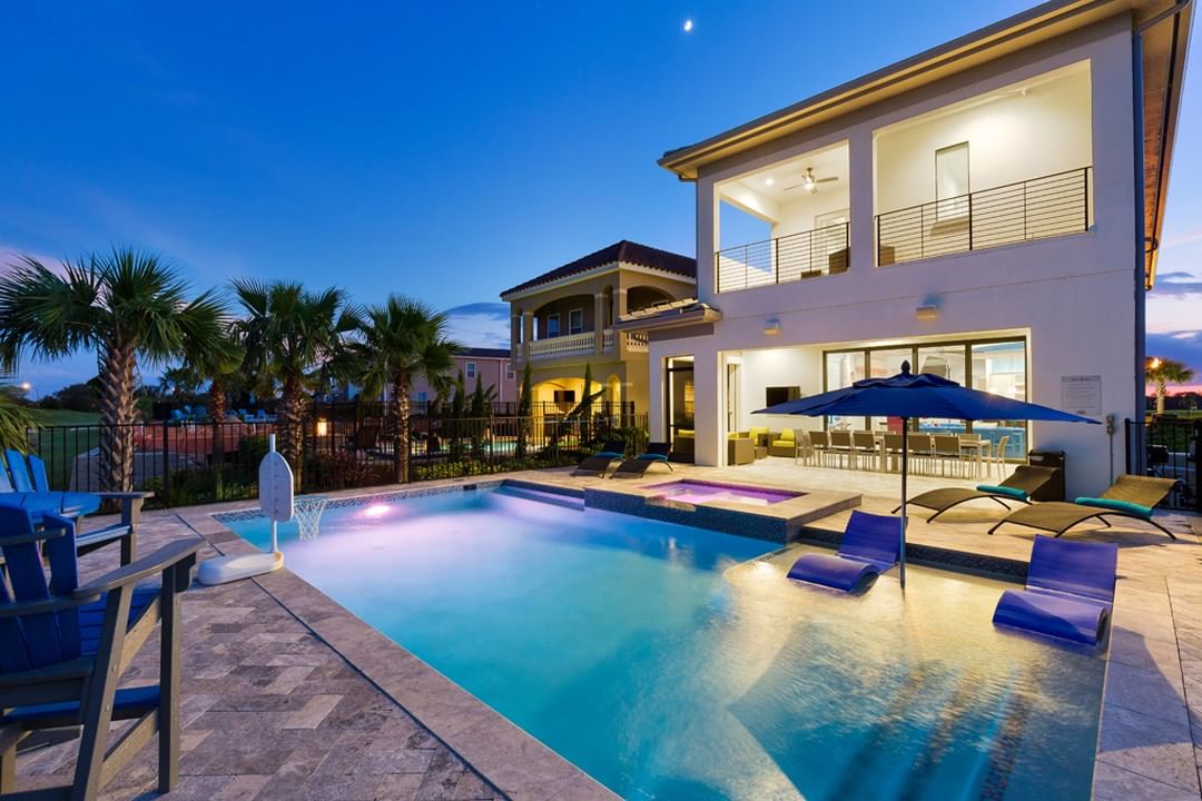 Vacation villa with pool in Orlando, FL. Photo by Instagram user @magicalvacationhomes