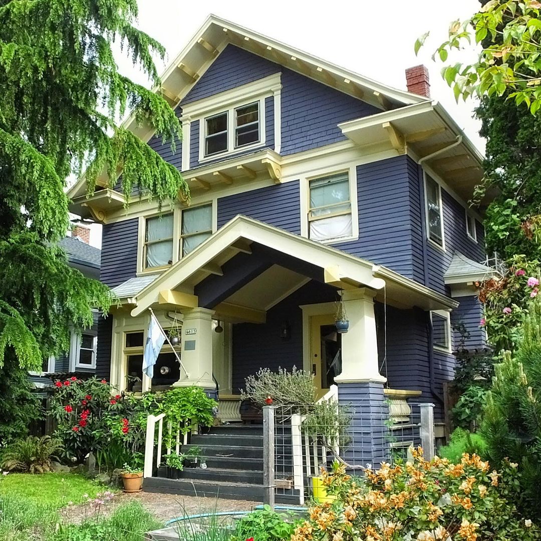 Navy house with yellow trim in Hosford, Portland. Photo by Instagram user @moneybee