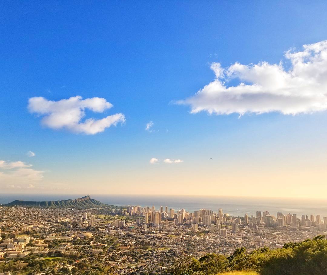 Aerial view of Honolulu at sunset. Photo by Instagram user @churavis