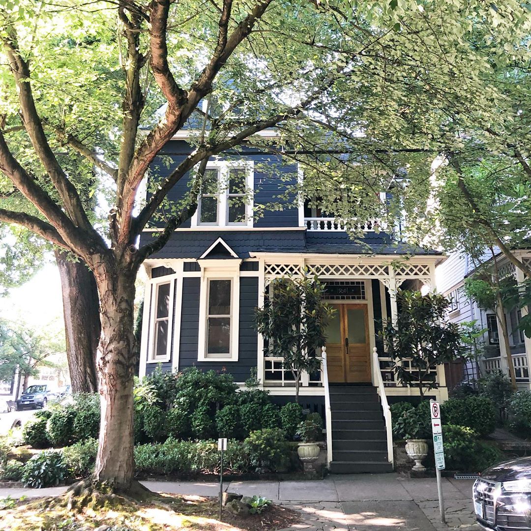 Navy Victorian house with cream trim in Northwest District, Portland. Photo by Instagram user @abbyenyquist