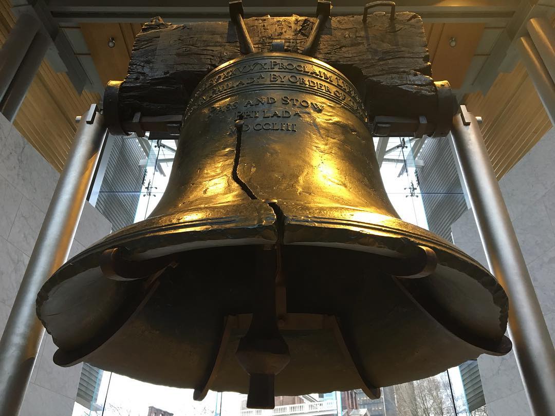The liberty bell on a sunny day. Photo by Instagram user @independencenps