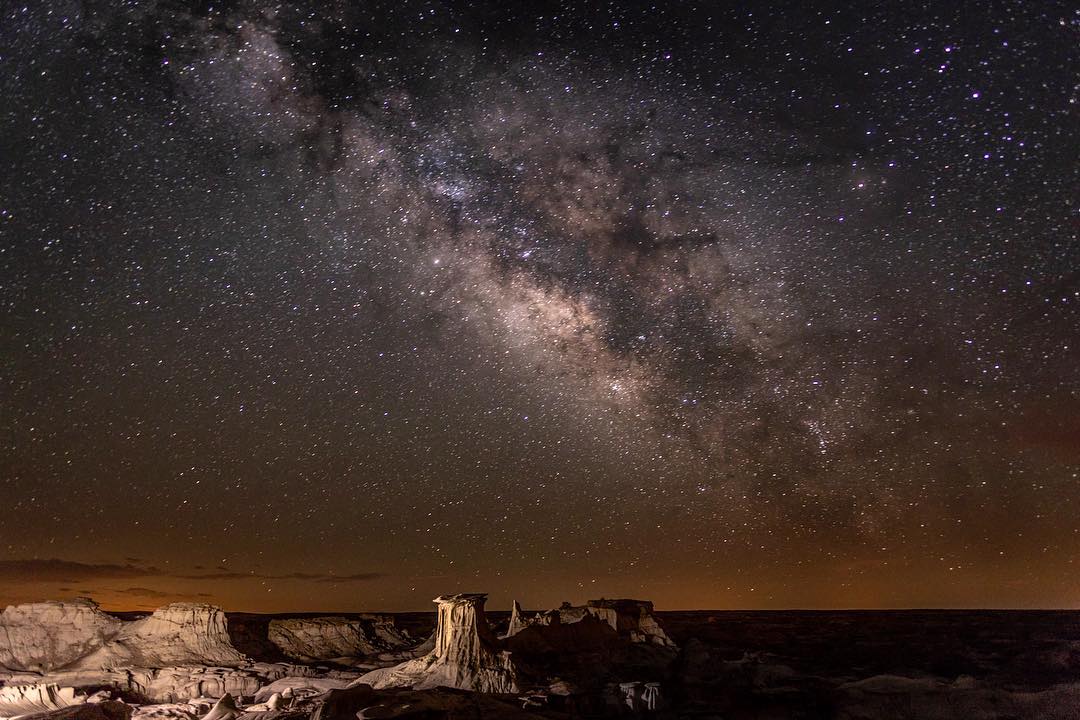 Canyons under a starry sky at Bisti Badlands, NM. Photo by Instagram user @nikita_kitty_