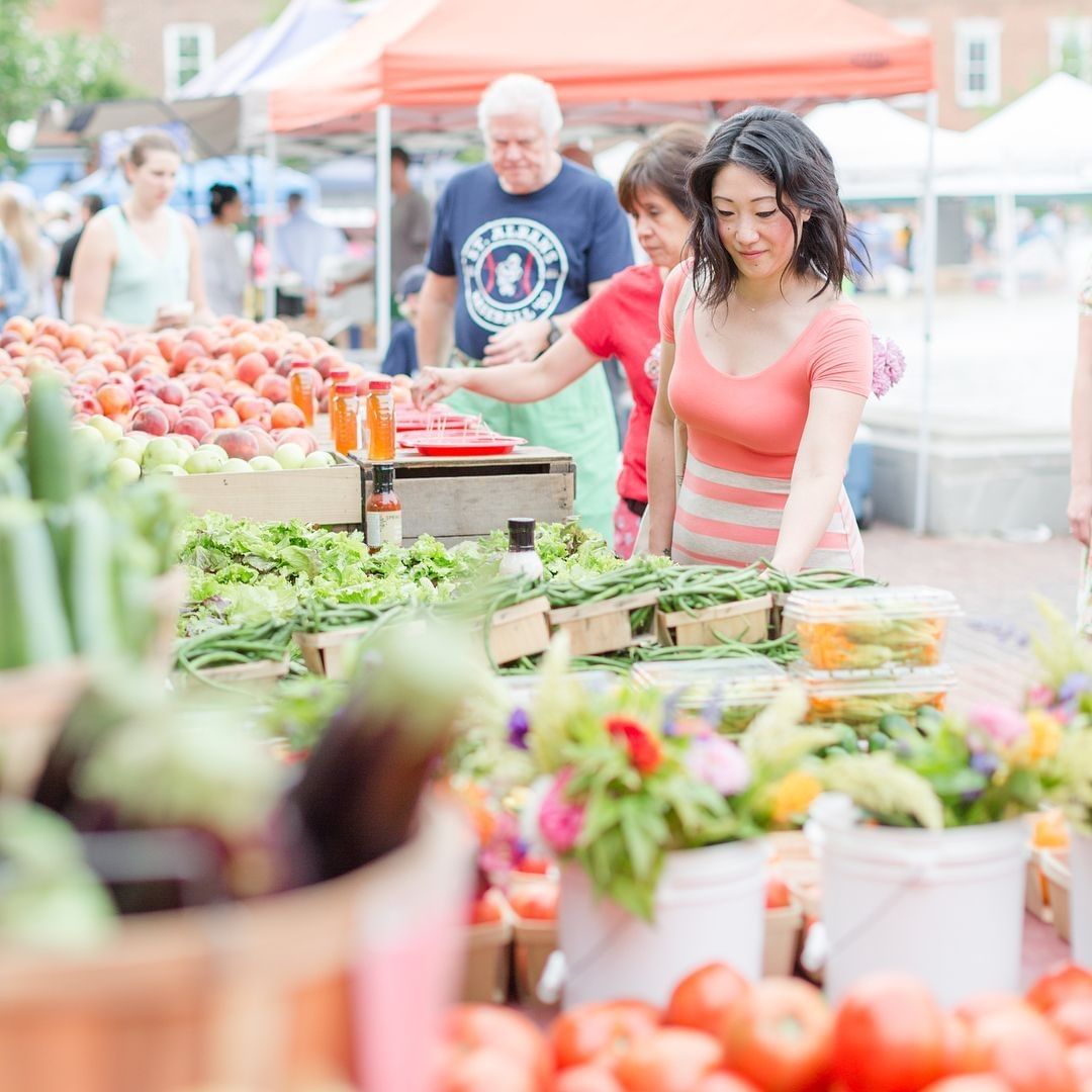 Woman looking at food at the Old Town Farmers Market. Photo by Instagram user @annagracephoto