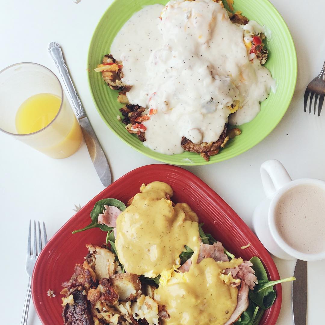 Plates full of breakfast. Photo by Instagram user @rach_lmao
