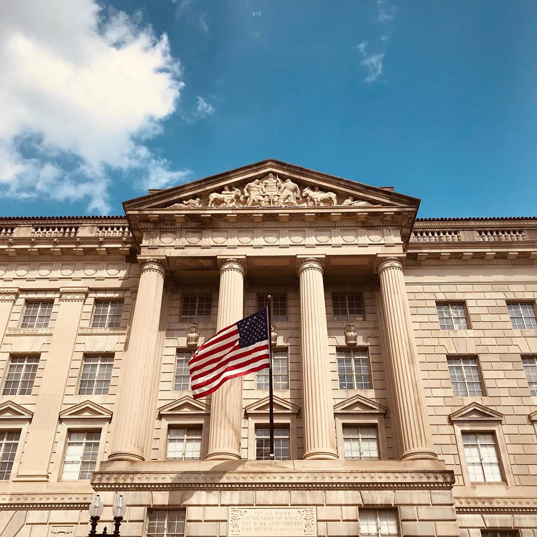 Front of tan building with pillars at the U.S. Department of Commerce. Photo by Instagram user @iams_rain