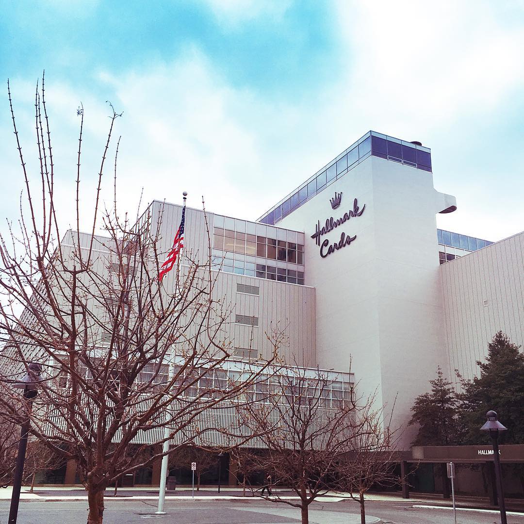 White building Hallmark visitors center. Photo by Instagram user @samgrams