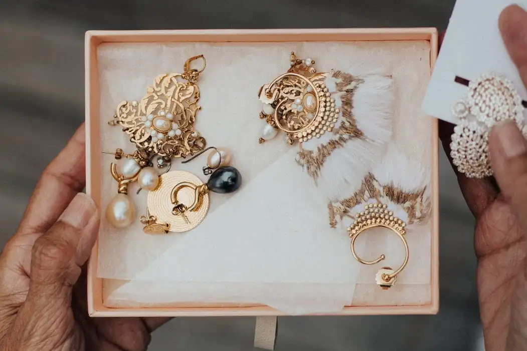 How to Store Jewelry So It Doesn t Tarnish Extra Space Storage