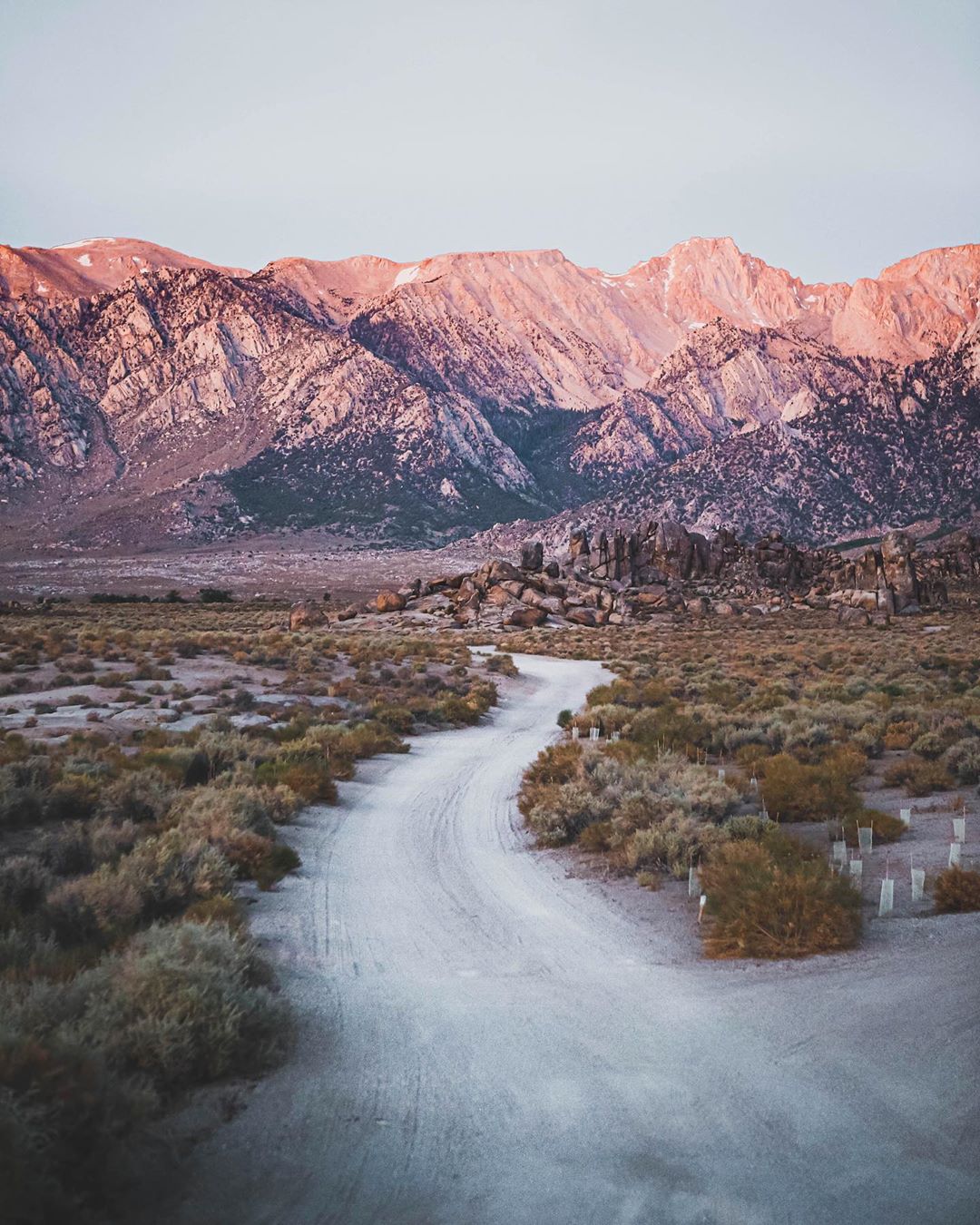 Trail with the mountains in the background during sunrise at Alabama Hills. Photo by Instagram user @ek_photos