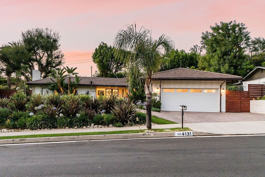 Single-Family Home in Encino, Los Angeles. Photo by Instagram user @grigor_alek.