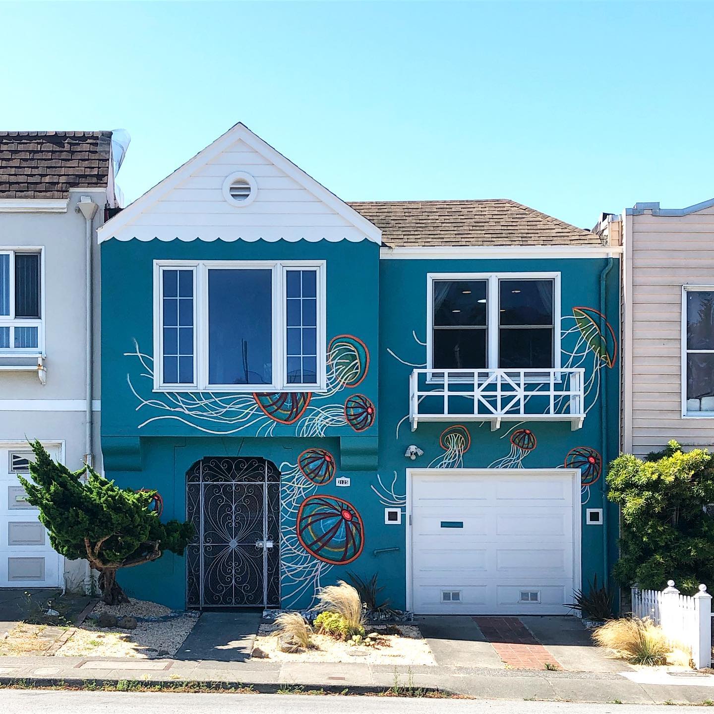 Blue House with white garage in Inner Sunset - Photo via @shisobastos
