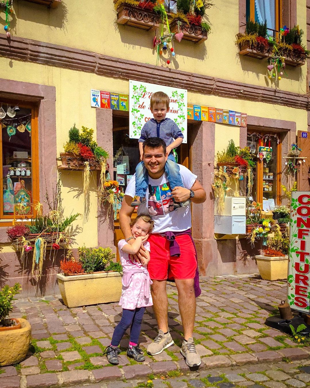Au pair with children in Alsace, France. Photo by Instagram user @angelo.saenzmedina