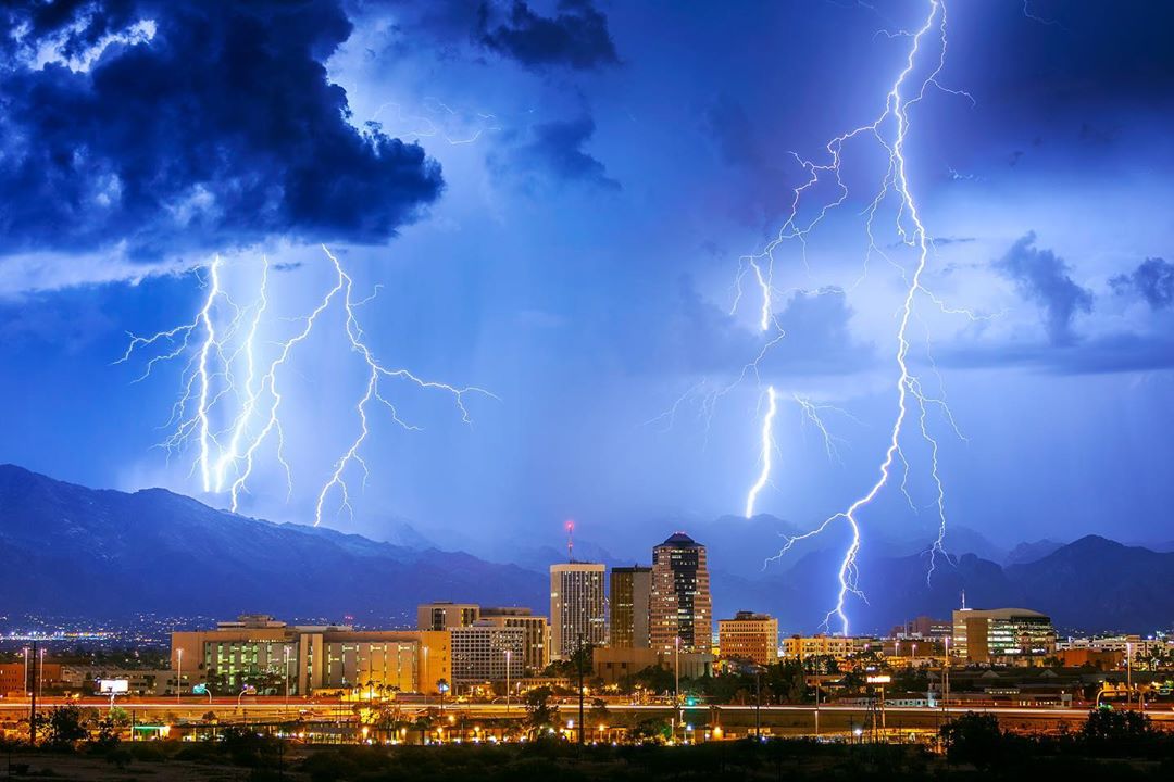 Lightning in the sky above Tucson. Photo by Instagram user @seanparkerphotography