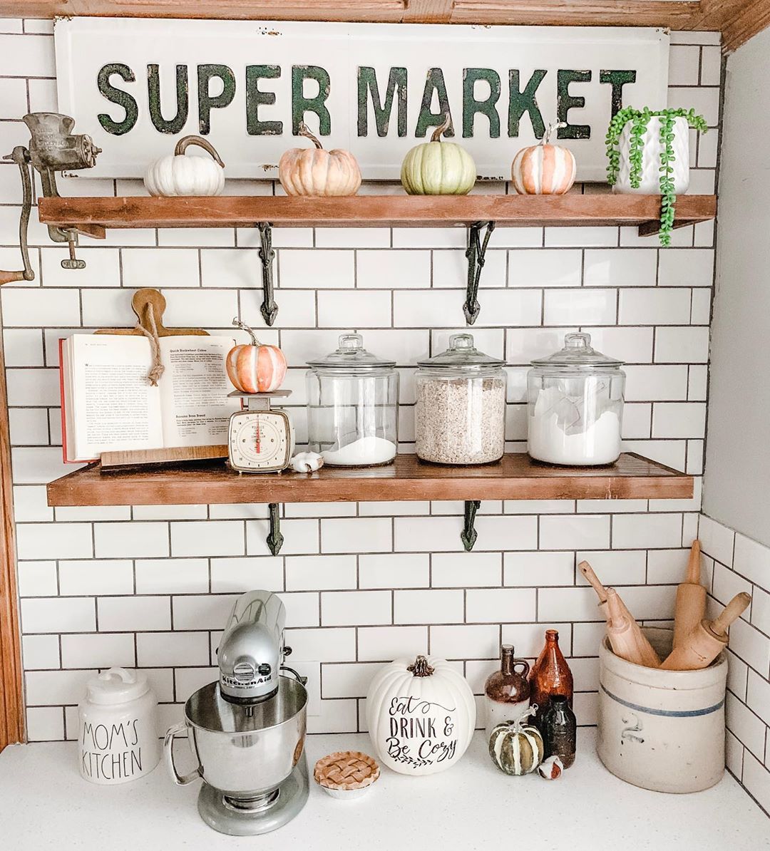Kitchen shelves with antique items. Photo by Instagram user @redbrickfauxfarmhouse