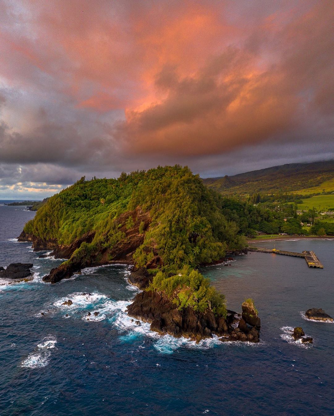 Pink sunrise over Hana and crashing blue water. Photo by Instagram user @eyes.on.art