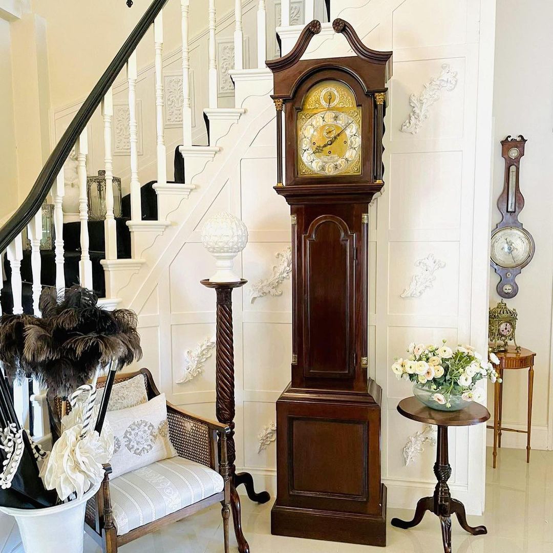 Grandfather Clock in a Foyer. Photo by Instagram user @loveantiques_com