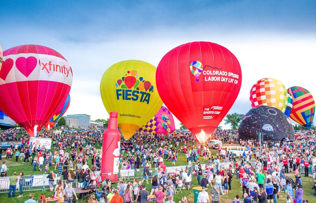 Crowd of people by hot air balloons at the Labor Day Lift Off festival. Photo by Instagram user @labordayliftoff