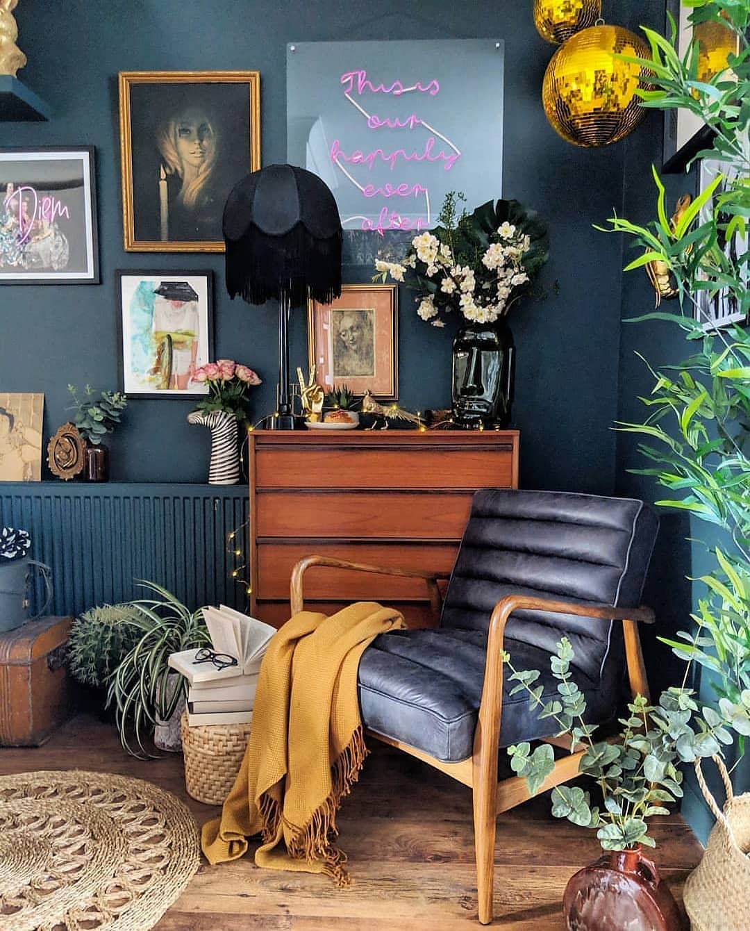 Dark green room with black leather chair and wall decor. Photo by Instagram user @agi_at_59