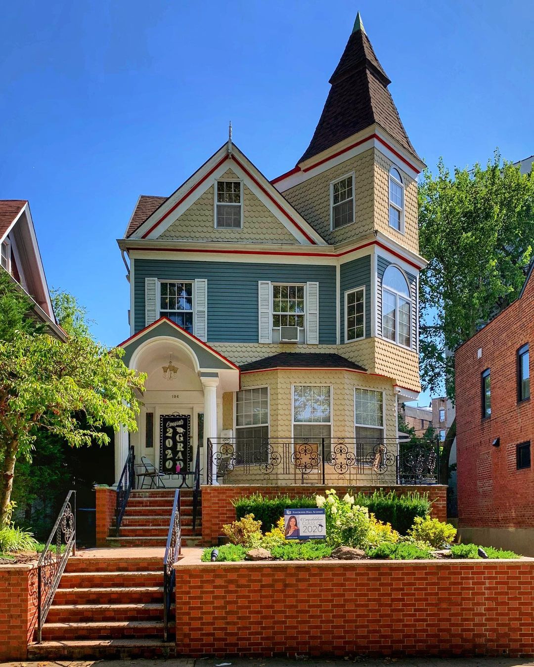 Tudor-style home with mulicolored siding. Photo by Instagram user @defrancis_ 