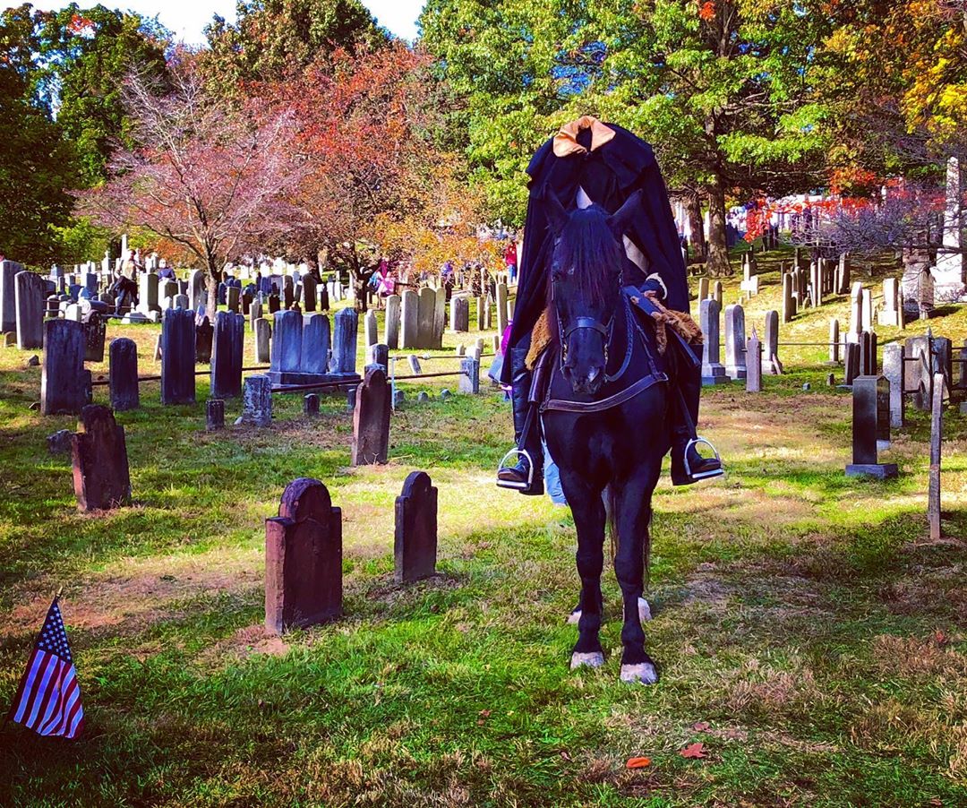 Headless horseman in a cemetery. Photo by Instagram user @dmitry217