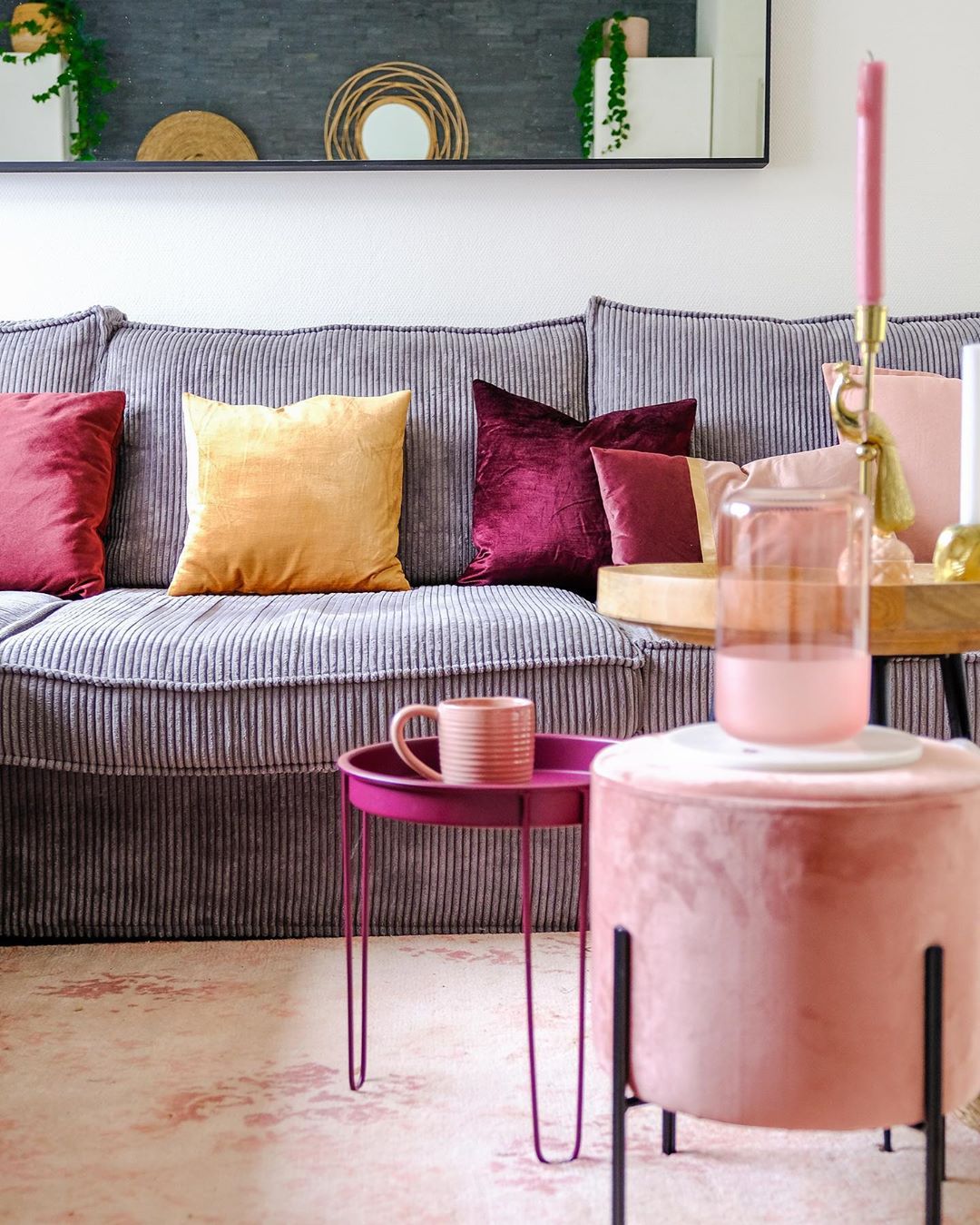 Pink and gold vintage items in living room. Photo by Instagram user @xcuseme.nl