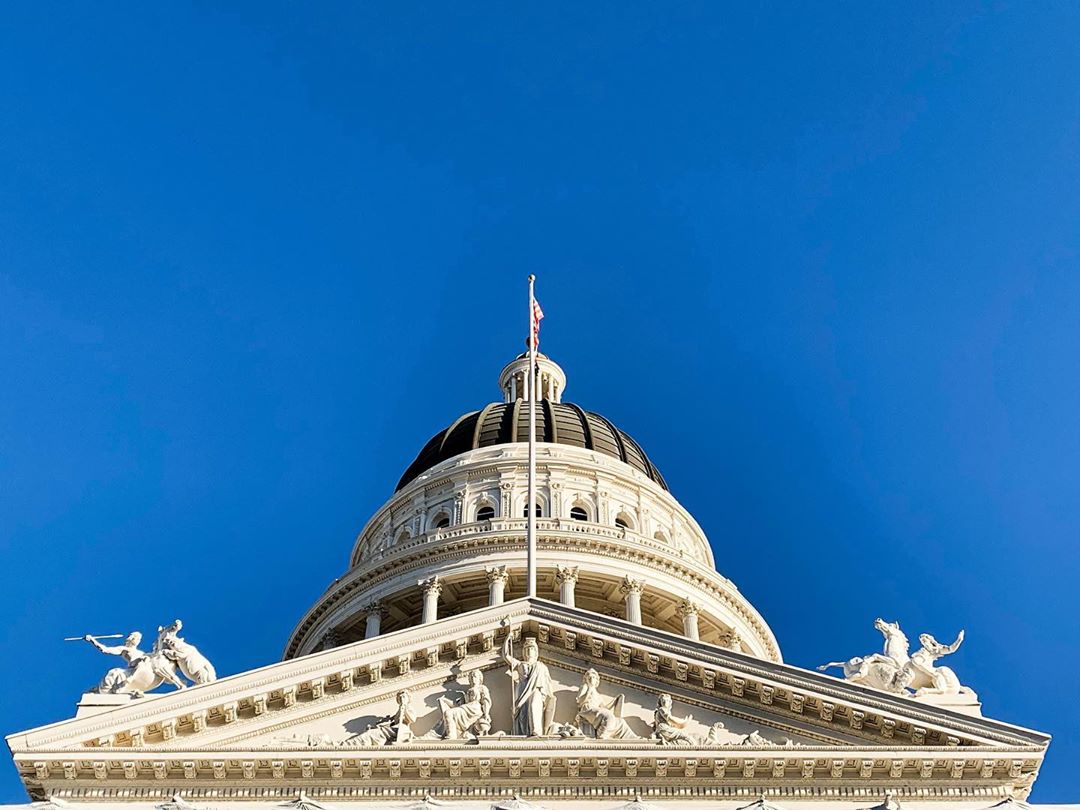 White dome roof of California State Capitol. Photo by Instagram user @tuta_romero