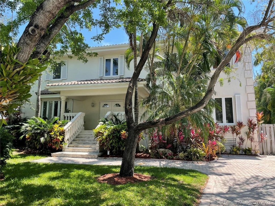 Large Single Family Home for Rent in Key Biscayne, FL. Photo by Instagram user @faccingrouprealty