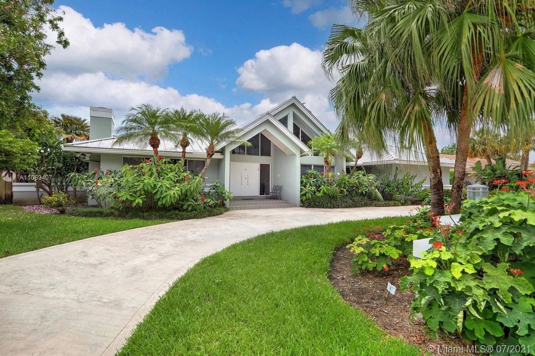 Large Ranch Style Home in Charna Estates in Pinecrest, FL. Photo by Instagram user @faccingrouprealty