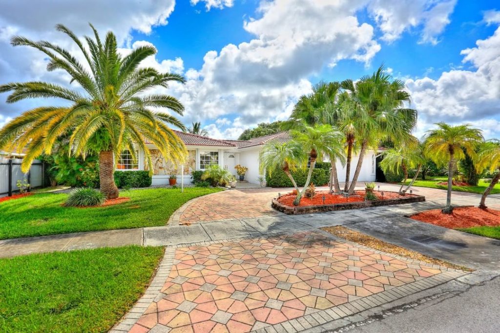 5 Best Neighborhoods in Miami for Families in 2022 | Extra Space Storage