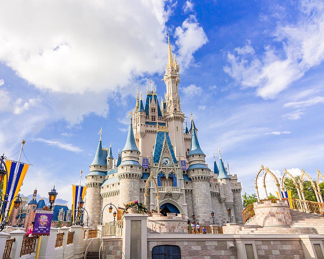 Cinderella's castle on a sunny day at Disney World. Photo by Instagram user @breakfastlunchdisney