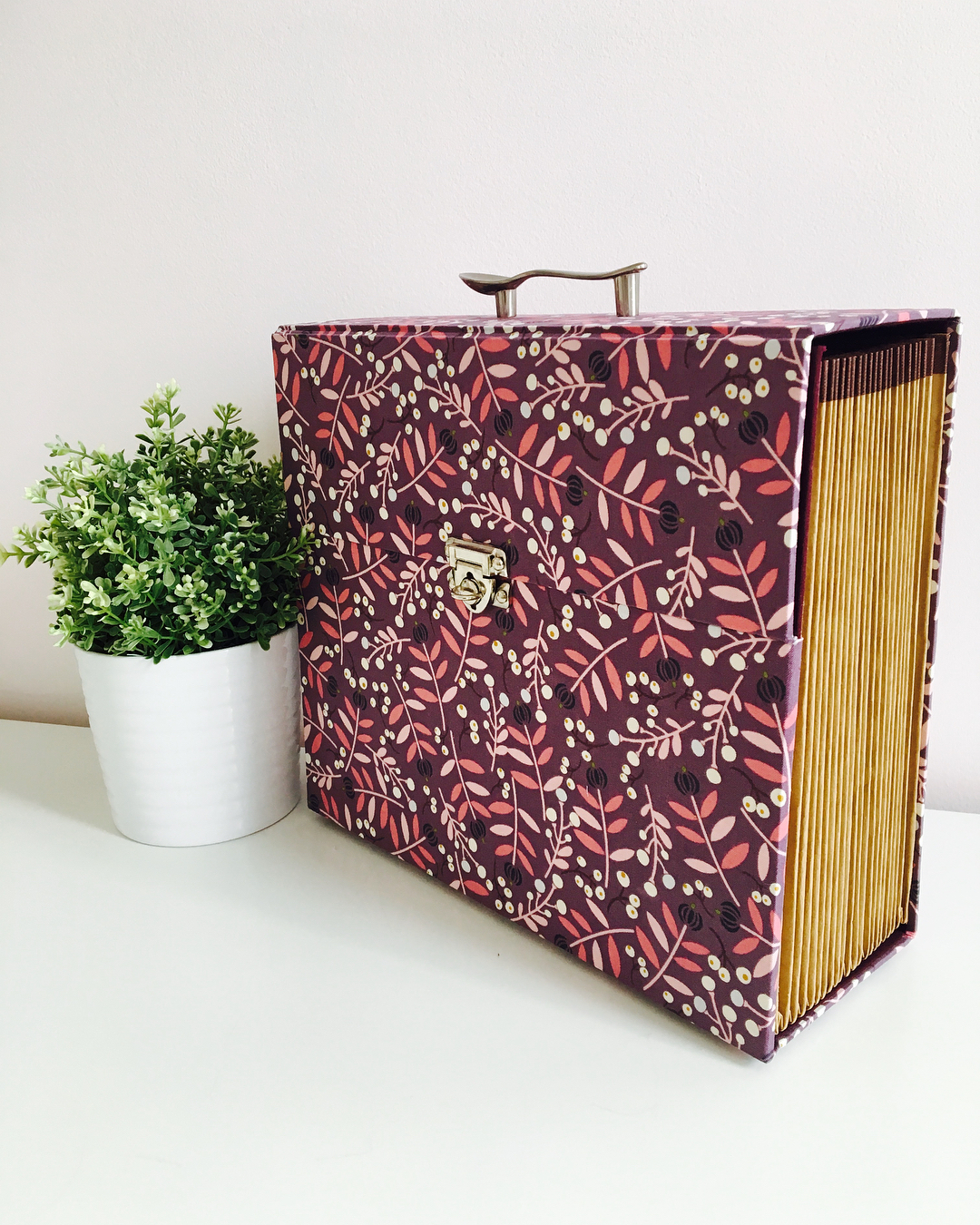 Purple patterned expandable folder. Photo by Instagram user @fatimamarini