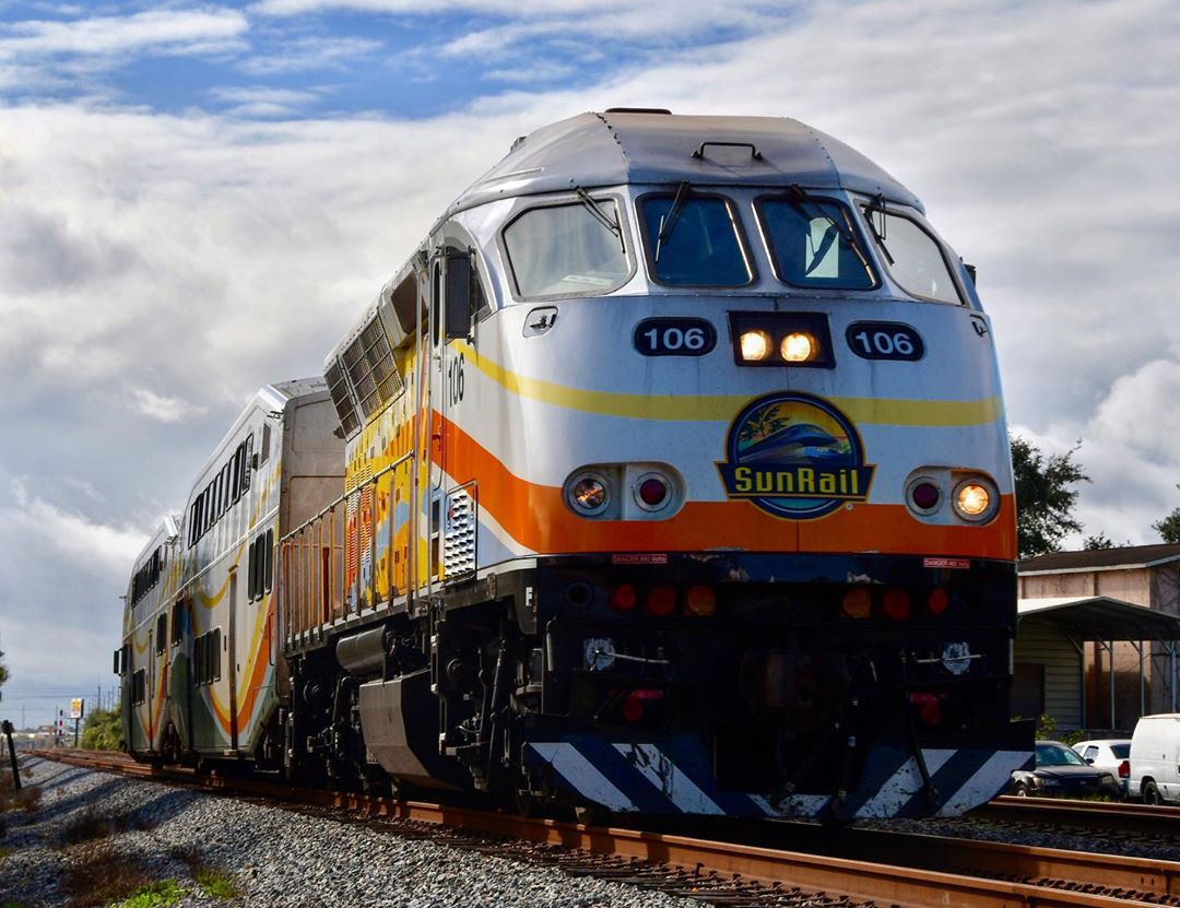 Silver train on tracks. Photo by Instagram user @your.average.soufl.railfan