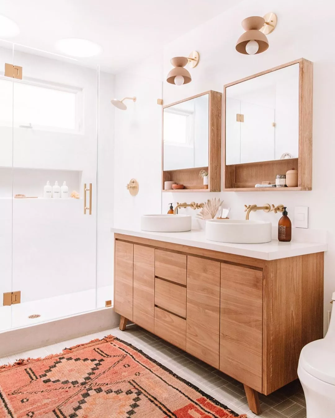 Smart Bathroom Storage Solutions (For Any Size Bathroom!)