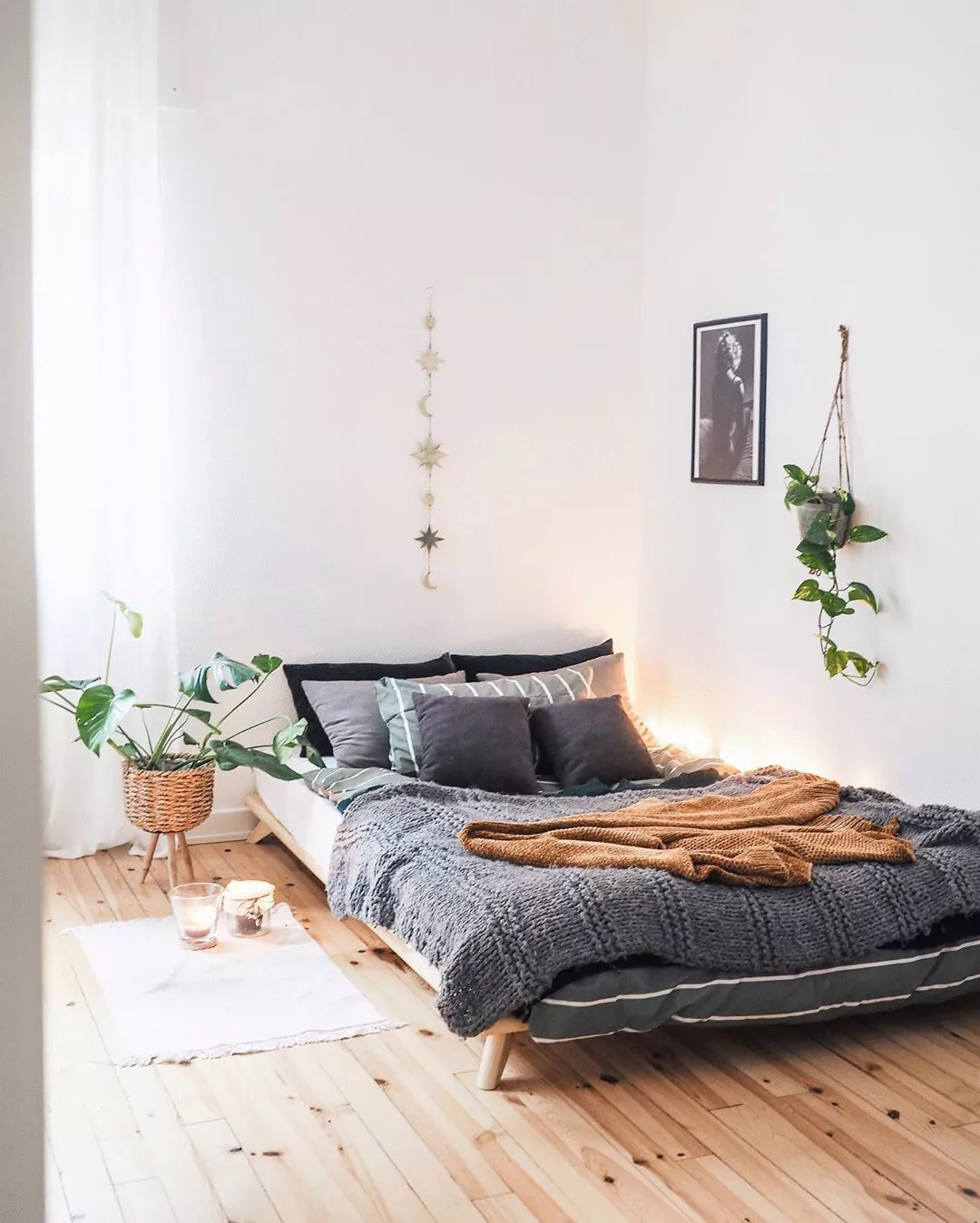 14 Minimalist Bedroom Design Ideas | Extra Space Storage