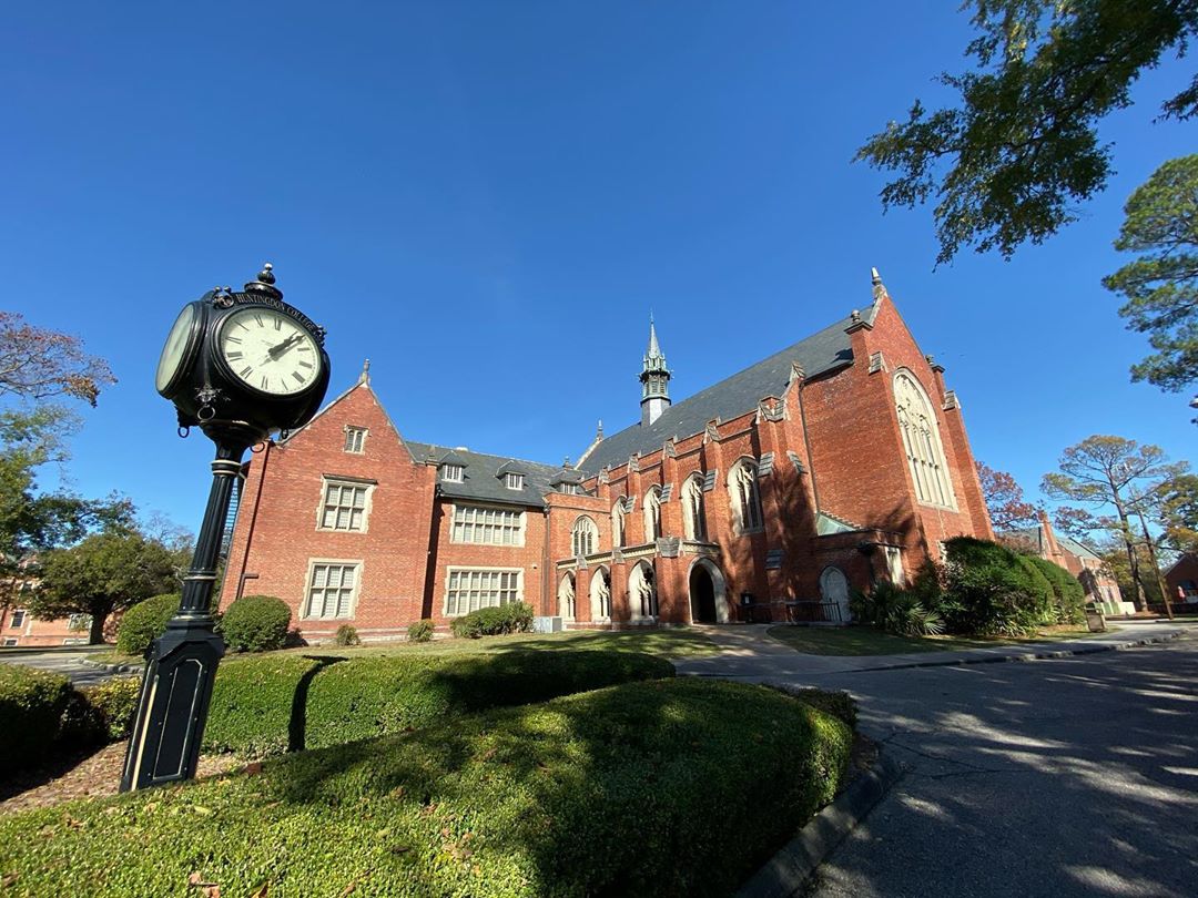 Red brick building on Huntingdon College campus. Photo by Instagram user @coachjim1024