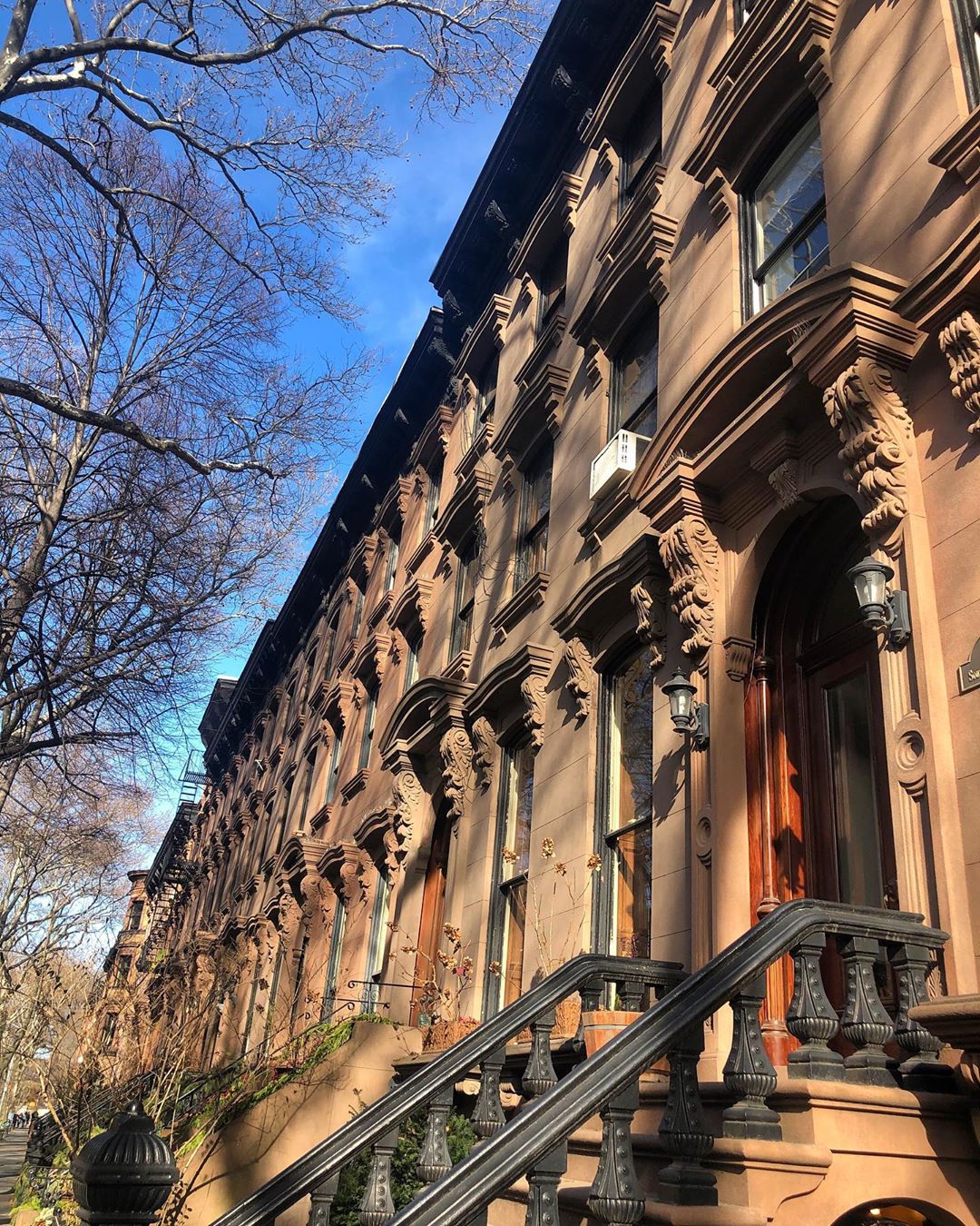 Exterior of Fort Greene Brooklyn rowhouses. Photo by Instagram user @theryanandryanteam
