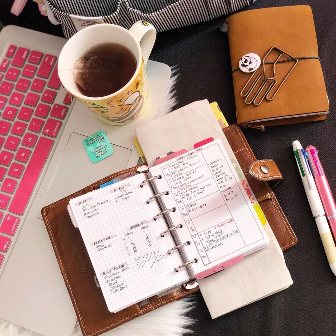 Planner and cup of coffee by laptop. Photo by Instagram user @blissful_pages