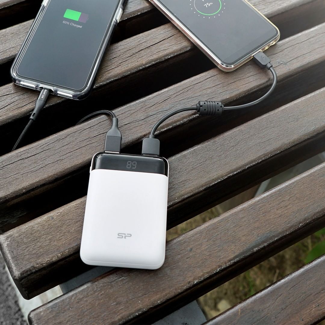Two phones connected to portable charger. Photo by Instagram user @silicon_power.global