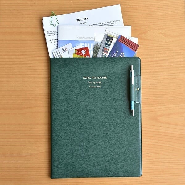 Green folder of papers. Photo by Instagram user @the.roseliana