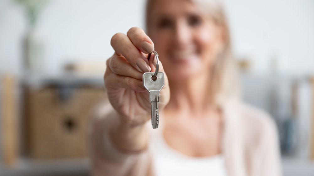 Woman holding a pair of keys.
